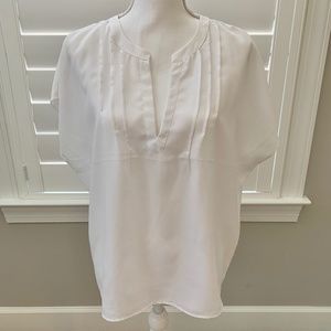 New York & Company White Short Sleeve Dress Shirt Size M